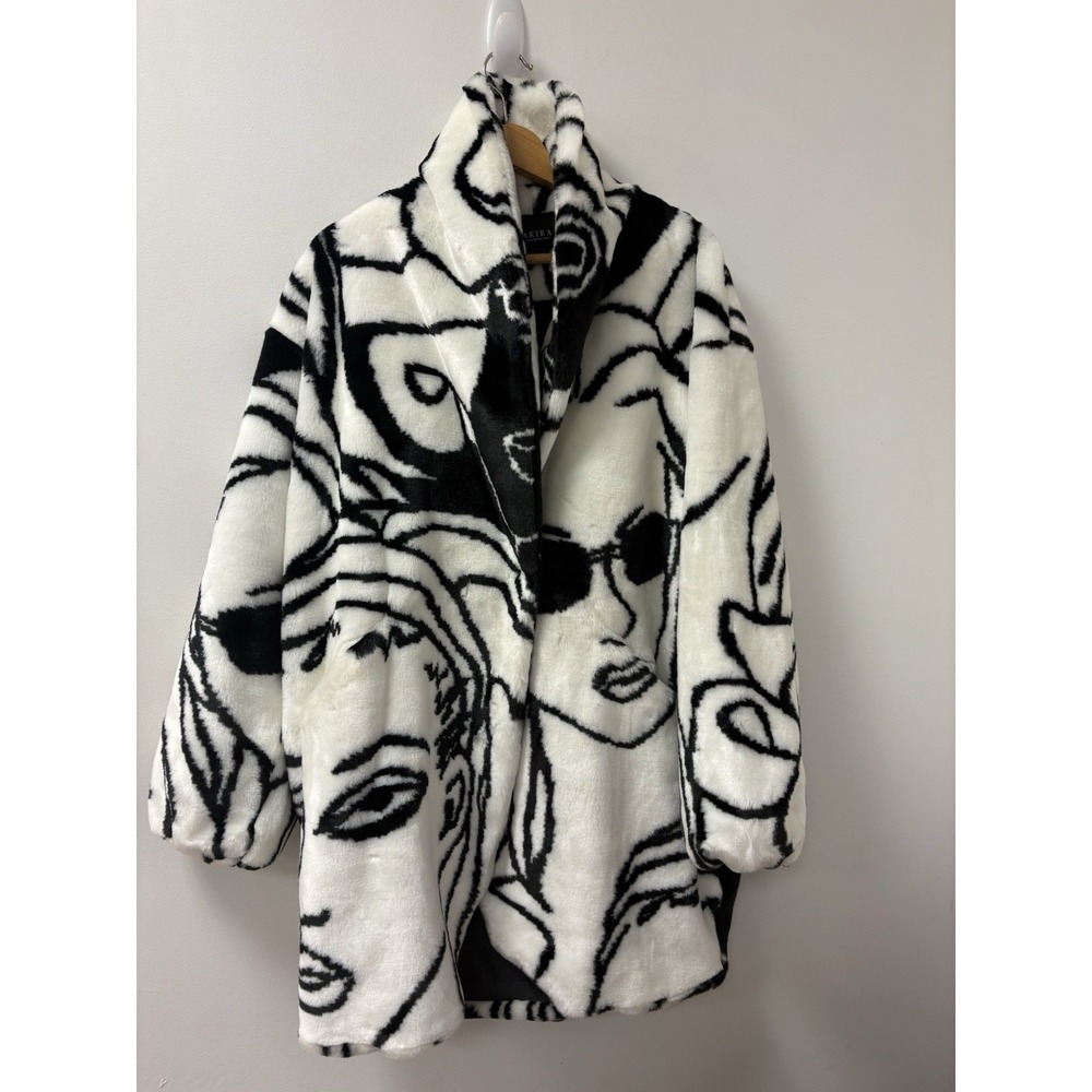 Akira Women's Picasso Face Faux Fur  Black & White "Rihanna" Coat Measures 1X/2X